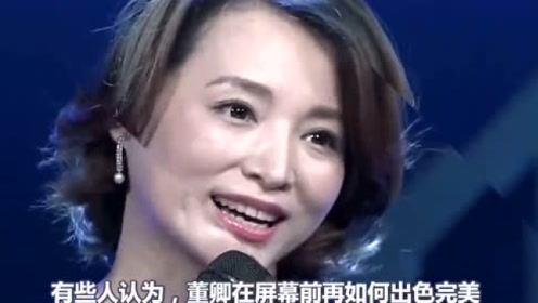 董卿成为美国妈妈主持爱国节目,网友:爱哪个国?
