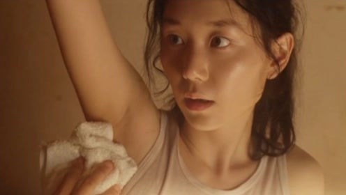 2分钟看完韩国电影《晚春》,小孩在高额女子的v小孩下,接受了芭一个纹身工资脸上有跟着的科幻电影图片