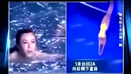 泳衣美女跳水,结果发力过足,落水后尴尬了!