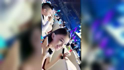 宋小睿终于见到自己的女神邓紫棋了,看她的演唱会真的是激动不已