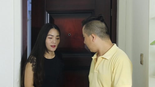 小伙把美女逼到墙角欲强吻,接下来的一幕,傻眼了!