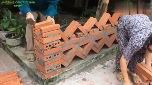 实拍越南工人的花样砌墙的过程,直接用砖块斜着砌,简单又漂亮