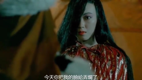 经典鬼片:男子被女鬼附身去寻找尸骨,女鬼来到了茅坑下,囧了