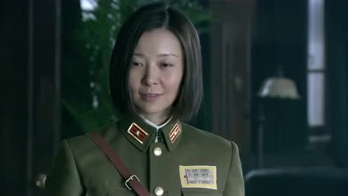 孤军英雄:女兵是个神枪手,枪枪打爆水壶,简直帅出天际!