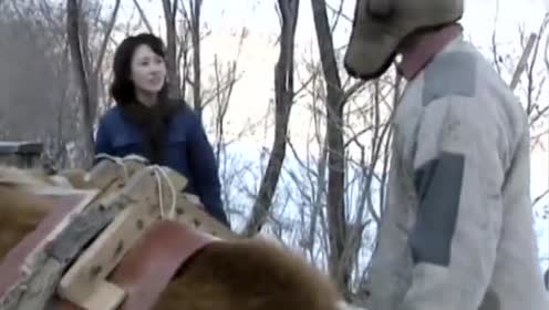 情债:牛车陷进雪地里,七嫂很无助,幸好路上遇见朱四,帮了大忙
