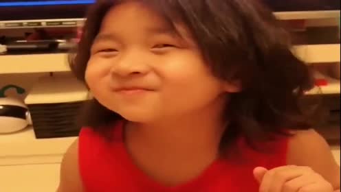 "人小鬼大"的李欣蕊,头发最近长了,终于不像"假小子"了!