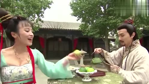 谢阿蛮与高仙芝玩闹,突然太子府来人,没想到竟然是李静忠