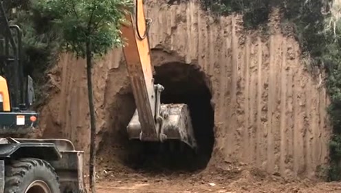 你们见过挖掘机挖山洞吗