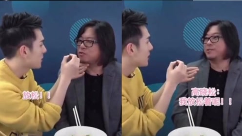 表情包预警!高晓松噘嘴让李佳琦涂口红害羞又紧张,二人对话笑skr人