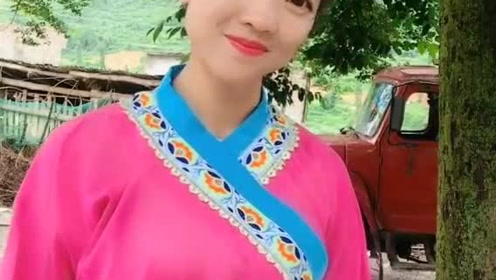 云南山歌:布依族女孩翻唱刘三姐经典山歌,好听极了,媲美歌手!