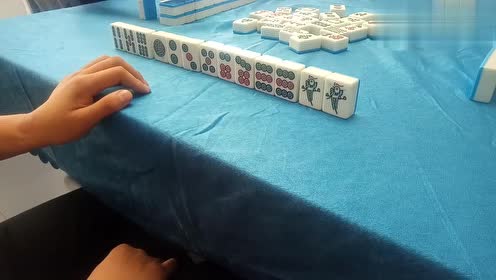 傻小子第一次打麻将,筒一色牌面非要留几张条子,不知少胡多少番