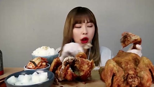 美女大胃王吃烧鸡配米饭,表情太夸张了