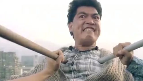 快乐的小鸡:当警察的大傻哥被暴揍的时候,也一样很霸气!