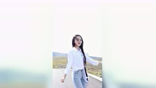 二小姐翻唱超火闽南歌,扭来扭去的腰身,哪个男人受得了!