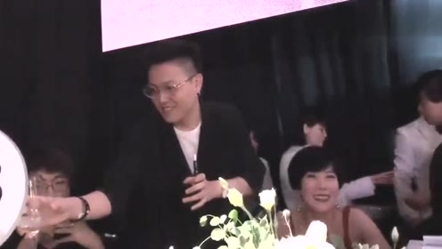华谊公子爷王夫也叫帝师跟自己喝一杯,厉害了!