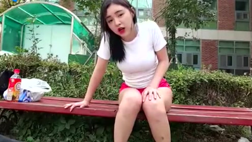 不一样的俯卧撑,瑜伽妹子可以这样练手臂力量!