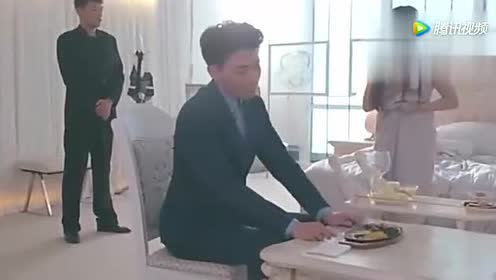 a校花富二代绑架校花房间,眼罩里摆满各种情趣内衣,校花惨了情趣女神丝袜亮图片