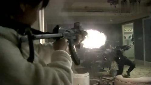 特种兵之火凤凰:女兵们在健身,突然冲进来恐怖分子!