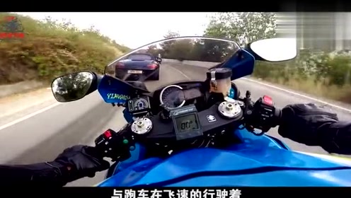 外国重机车队高速压弯狂追前方跑车队伍