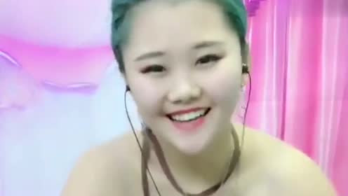 东北二人转美女演员唱《午夜的酒吧》,这气势不去喊麦可惜了!