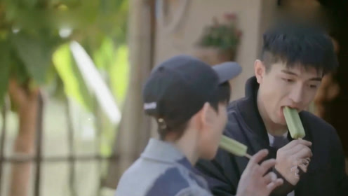 王源一听零食两眼发光，杨超越马不停蹄的赶来，不愧是俩吃货！