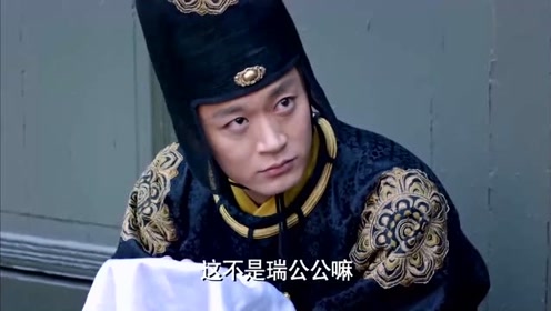 他是唯一一个陪女皇从青涩到辉煌的人，主子离开时受尽嘲笑和殴打！