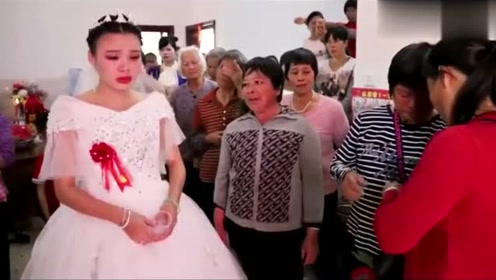 广西姑娘出嫁，离别想到父母养自己大不容易，泪水湿润了眼眶