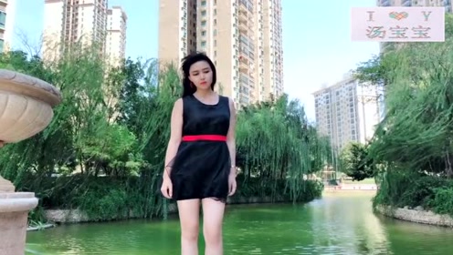 毛惠一曲《雨落的秋》越听越心痛,模糊了我的双眼!