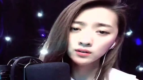 民间女歌手翻唱《忽然之间》,歌声悠扬悦耳,值得大家欣赏!
