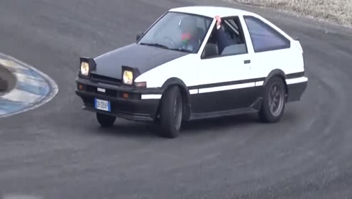 藤原拓海的ae86,开到赛道上感受一下