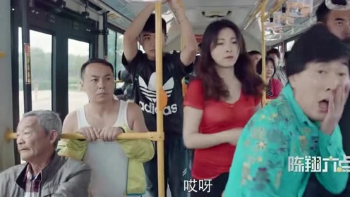陈翔六点半:蘑菇头公交车在耍流氓,下一秒被美女扇耳光,旁人却当没