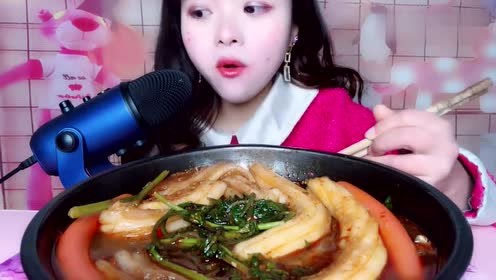 萌妹子吃播:声控吃粉耗子咀嚼音,咕叽咕叽的真有意思!