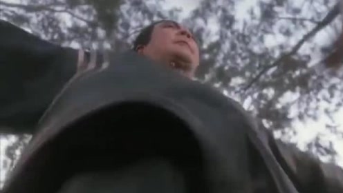 原来从天而降的掌法早在星爷这部电影里出现过,这个伏笔够深