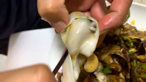 海边人教你正确吃法,这样吃海螺不头晕
