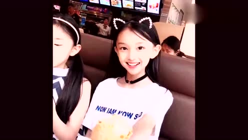 童模宋小睿果然是名门淑女,吃个鸡腿都这么优雅,一般孩子做不到