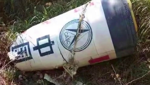 一声巨响!疑似火箭残骸坠落,现场直播精彩瞬间!