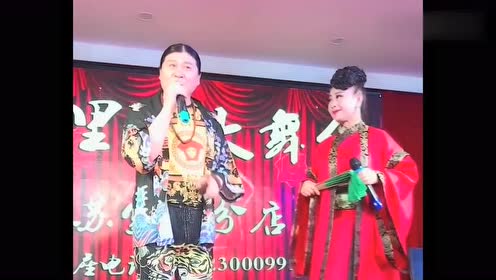 东北二人转男演员这个发型,像极了艺术家