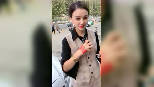 刚买完奢华口红,童模焱娃娃的妈妈就炫耀,炫富的毛病改不了