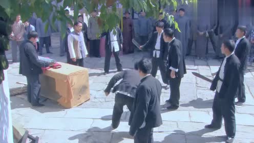 小偷被抓到要剁手,夏安国当场阻止,一个人围殴打手一群人