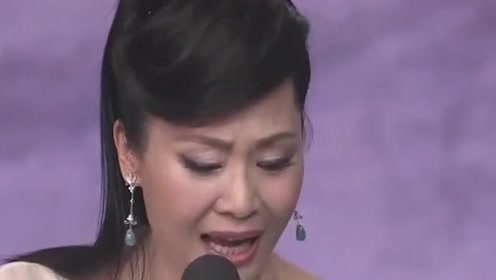 于文华跪地唱《哭爹》,边唱边哭,观众们都被感动了!