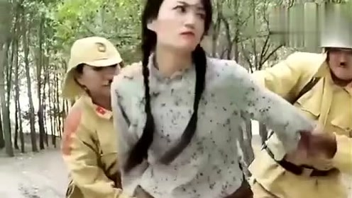 抗日神剧拍戏现场,两个小鬼子这么残忍啊,良家妇女被活活踩死