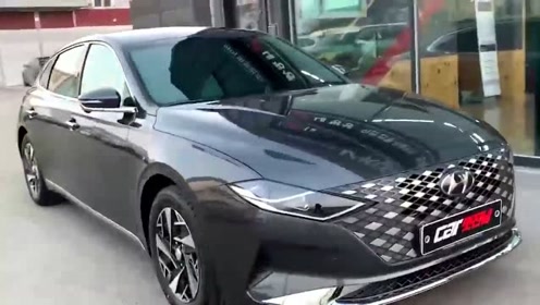 2020款现代雅尊到店,打开车门看到氛围灯和中控台那刻,太惊艳了