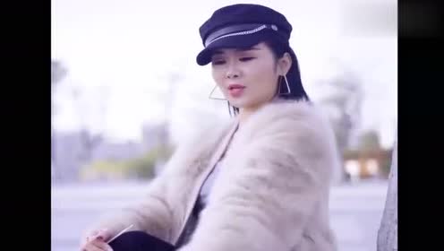 女歌手一首《爱情一阵风》经典歌曲,歌声甜美,太好听了!