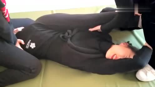 第一次经历撕腿,实在是太疼了,我想回家找妈妈!