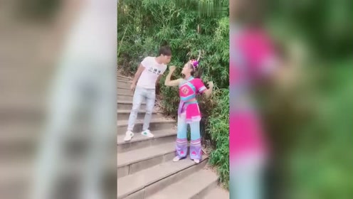云南啄嘴山歌《爆笑离婚记》,情节幽默好笑,山歌非常好听!