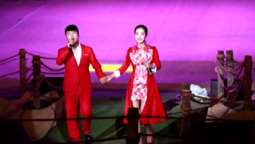 孟静,王小妮《拉手手亲口口》