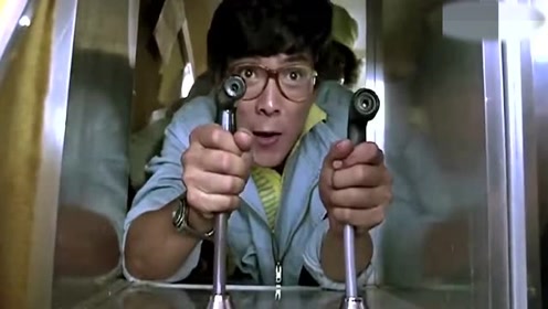 车上装备齐全，分分钟就毁灭两辆车，这简直是神车啊！