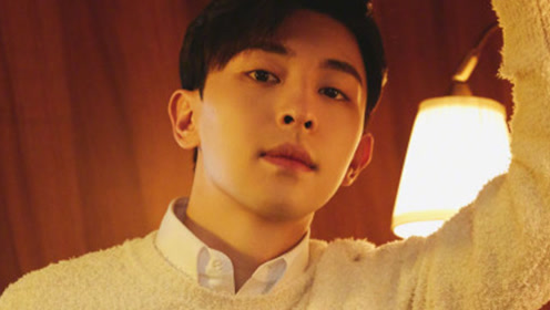 邓伦吴磊纷纷亮相米兰时装周 张嘉倪买超看秀十指紧扣