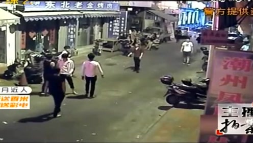 社会青年街头群体斗殴，画面近似古惑仔，悲剧还是发生了