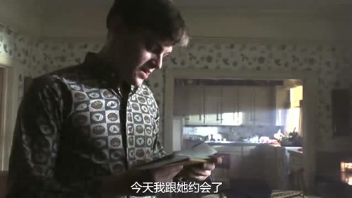 弗兰克回到家中，本想将自己的喜悦带给妈妈，却发现客人在家